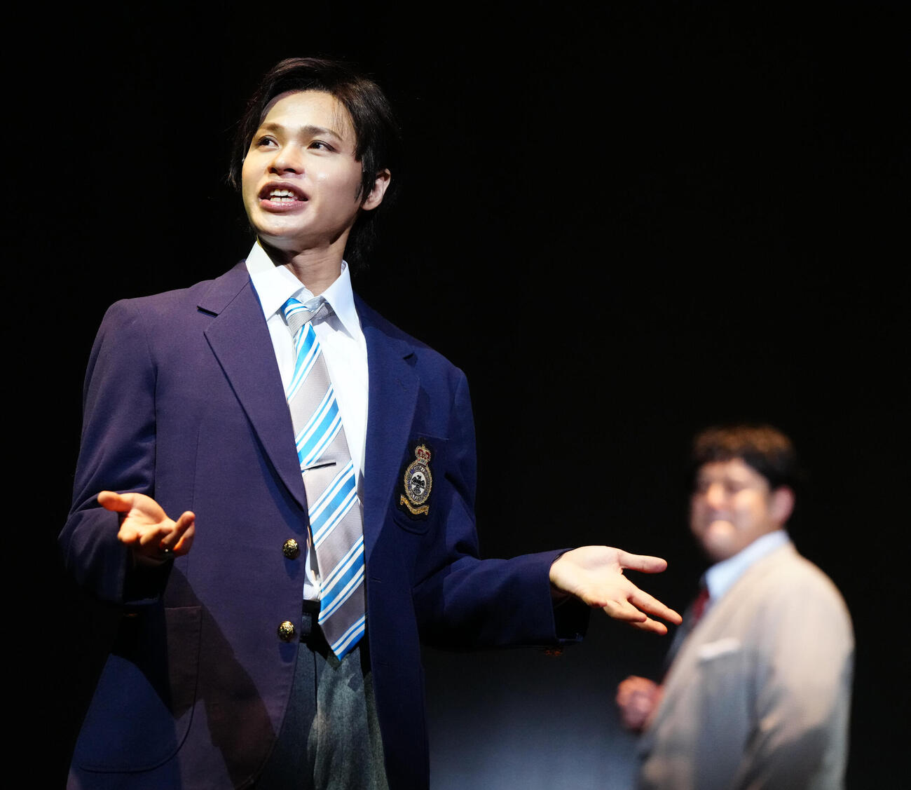 舞台「リプリー」の公開ゲネプロでトム・リプリー役を演じる上田竜也（左）（撮影・江口和貴）