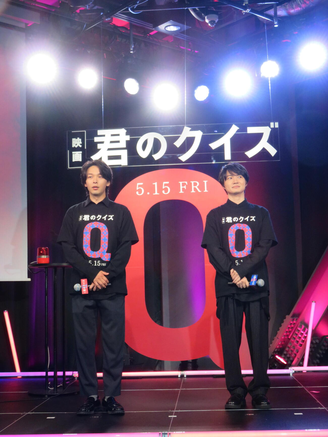 映画「君のクイズ」公開記念クイズ大会－君のクイズ杯－に登壇した中村倫也（左）と神木隆之介（撮影・村上幸将）