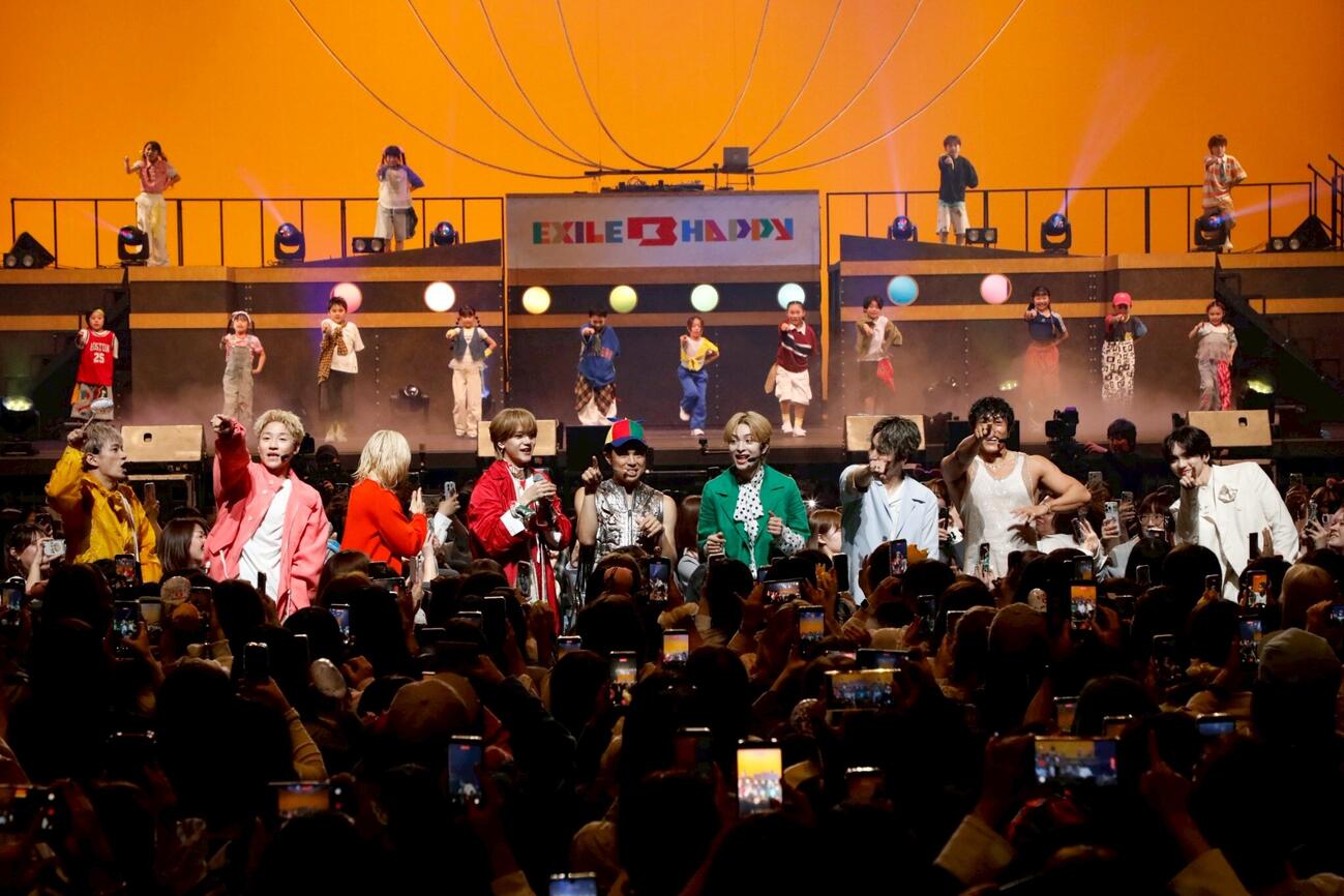 「EXILE B HAPPY SHOW 2026　～かぜのふね～」でパフォーマンスするEXILE B HAPPY