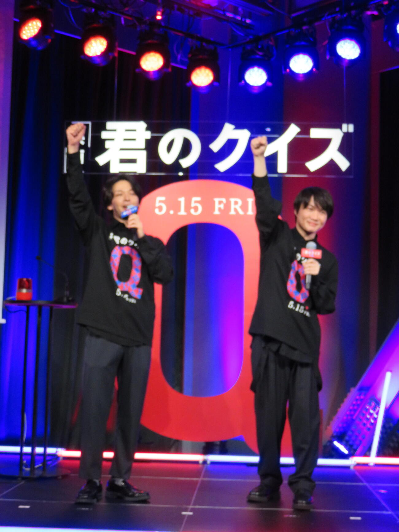 映画「君のクイズ」公開記念クイズ大会－君のクイズ杯－に登壇した中村倫也（左）と神木隆之介（撮影・村上幸将）