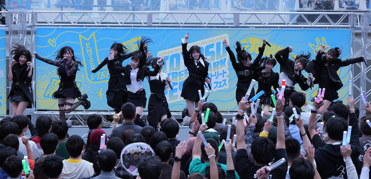 ららぽーと豊洲でリリースイベントを行ったWHITE SCORPION
