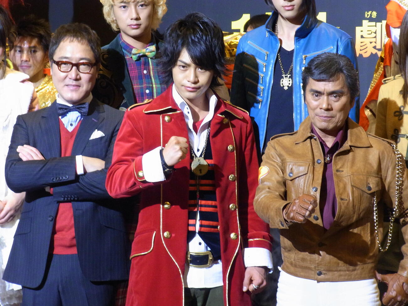 「海賊戦隊ゴーカイジャーVS宇宙刑事ギャバン　THE MOVIE」の試写会に登場した、左から佐野史郎、小沢亮太、大葉健二さん(2012年1月撮影)
