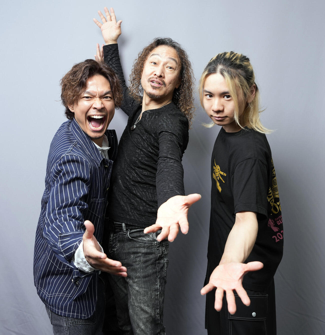 宝道インタビュー　笑顔を見せる宝道。左から杉山貴瑛、藤井修、永井孝太郎（撮影・小島史椰）