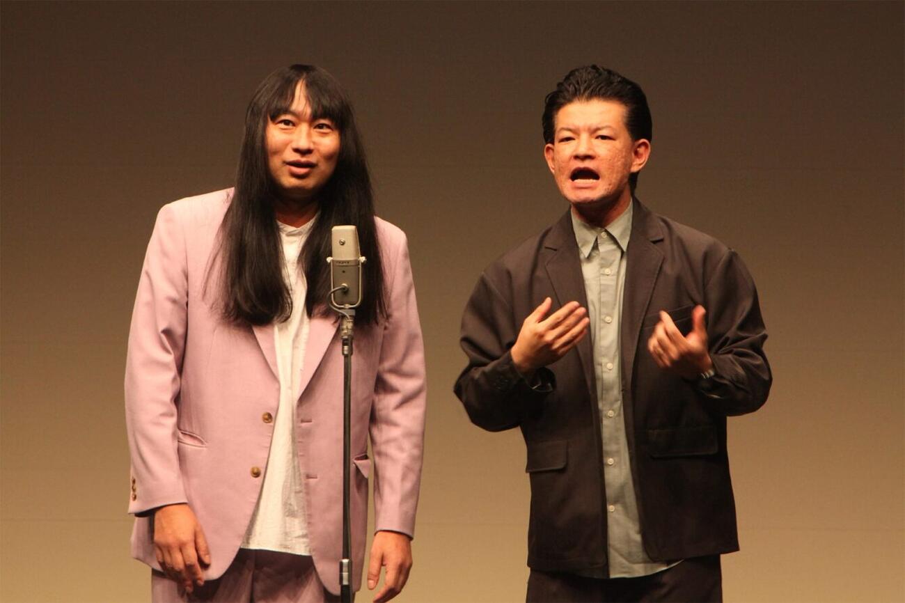 ネコニスズの赤ちゃん（左）とヤマゲン（2025年1月撮影）