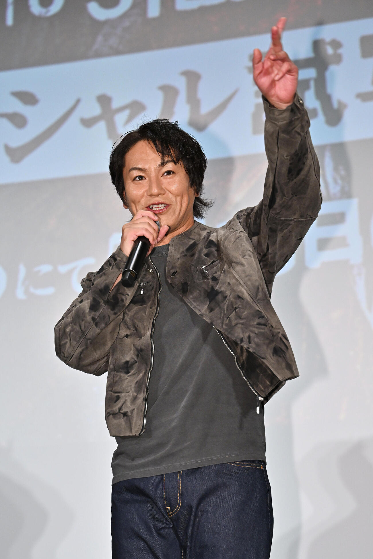 映画「リターン・トゥ・サイレントヒル」スペシャル試写会イベントであいさつする狩野英孝（撮影・滝沢徹郎）