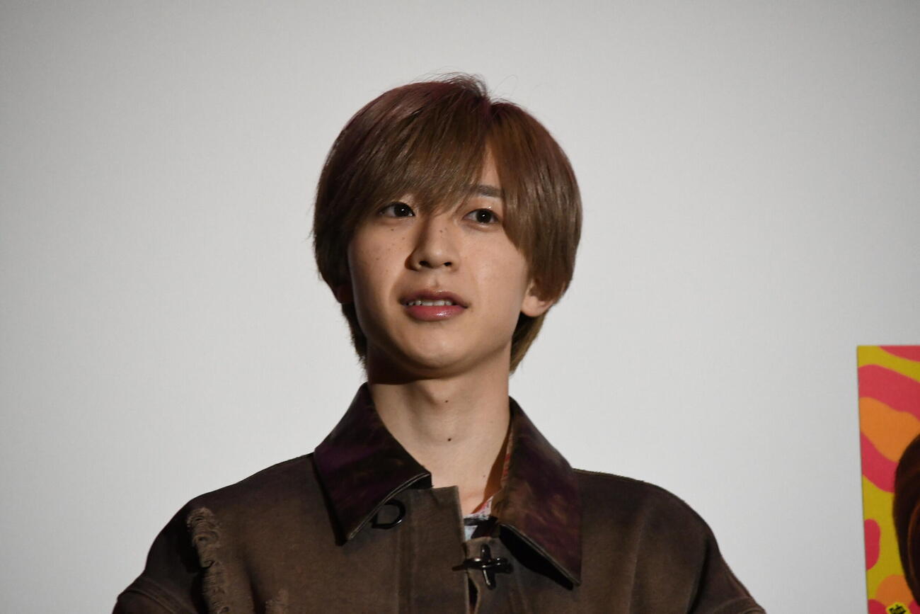 映画「山口くんはワルくない」の舞台あいさつに登壇したAmBitious永岡蓮王（撮影・阪口孝志）