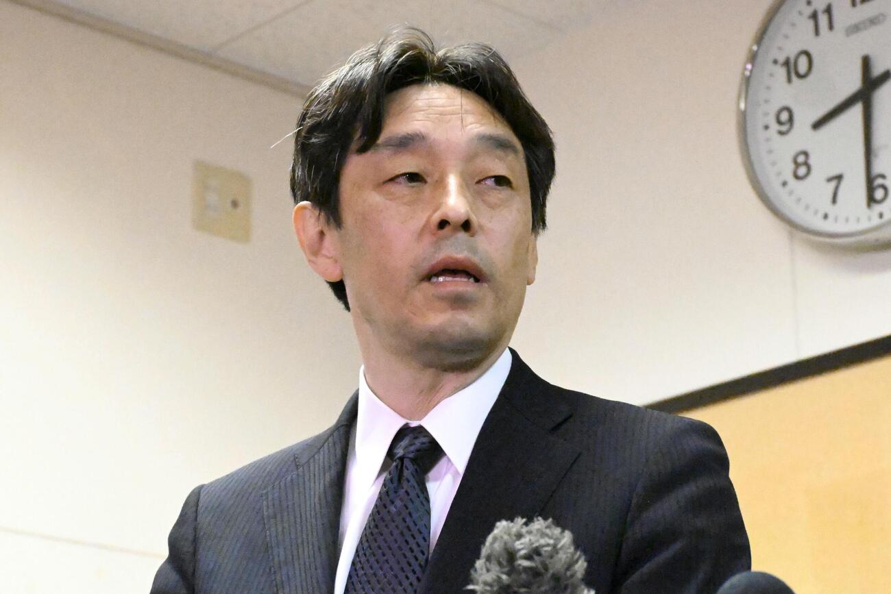 磐越自動車道のマイクロバス事故に関し、記者会見する蒲原鉄道の茂野一弘社長＝6日午後、新潟県五泉市（共同）