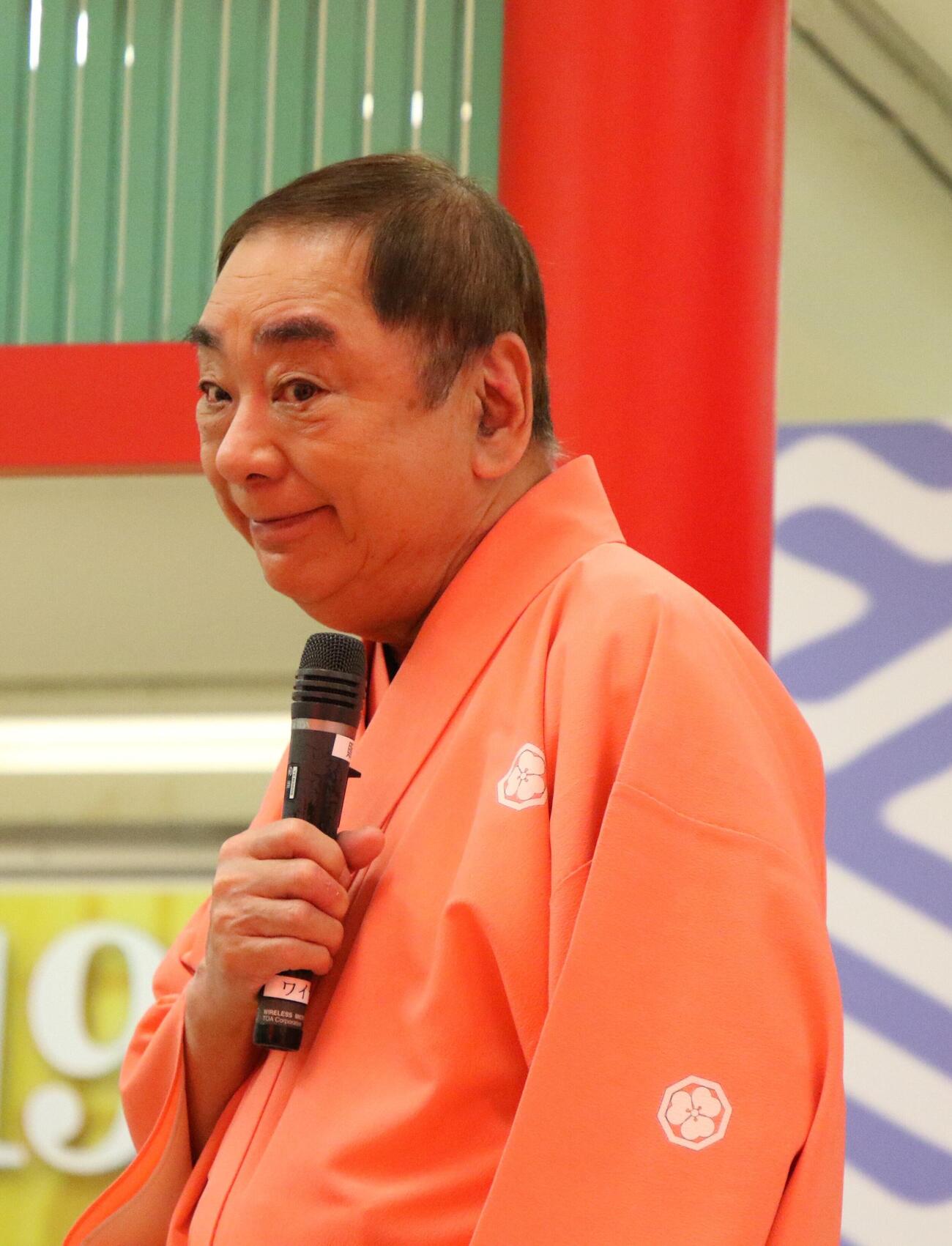 「笑点60周年特別展」で決まった表情を見せる三遊亭好楽（撮影・田島優大）