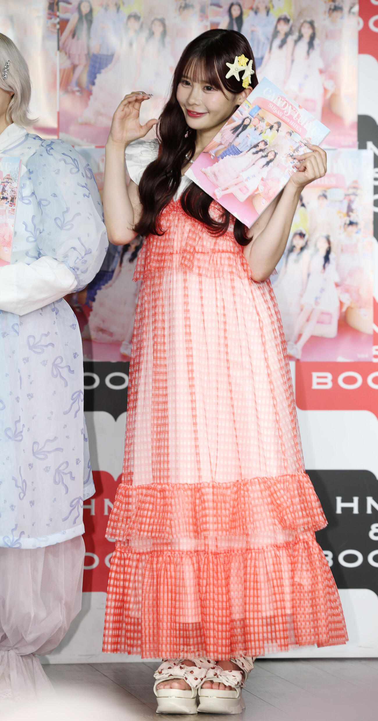 「CANDY TUNE 3rd Anniversary写真集　SUGAR AND HUES」発売記念イベントに登壇したCANDY TUNEの村川緋杏（撮影・宮地輝）