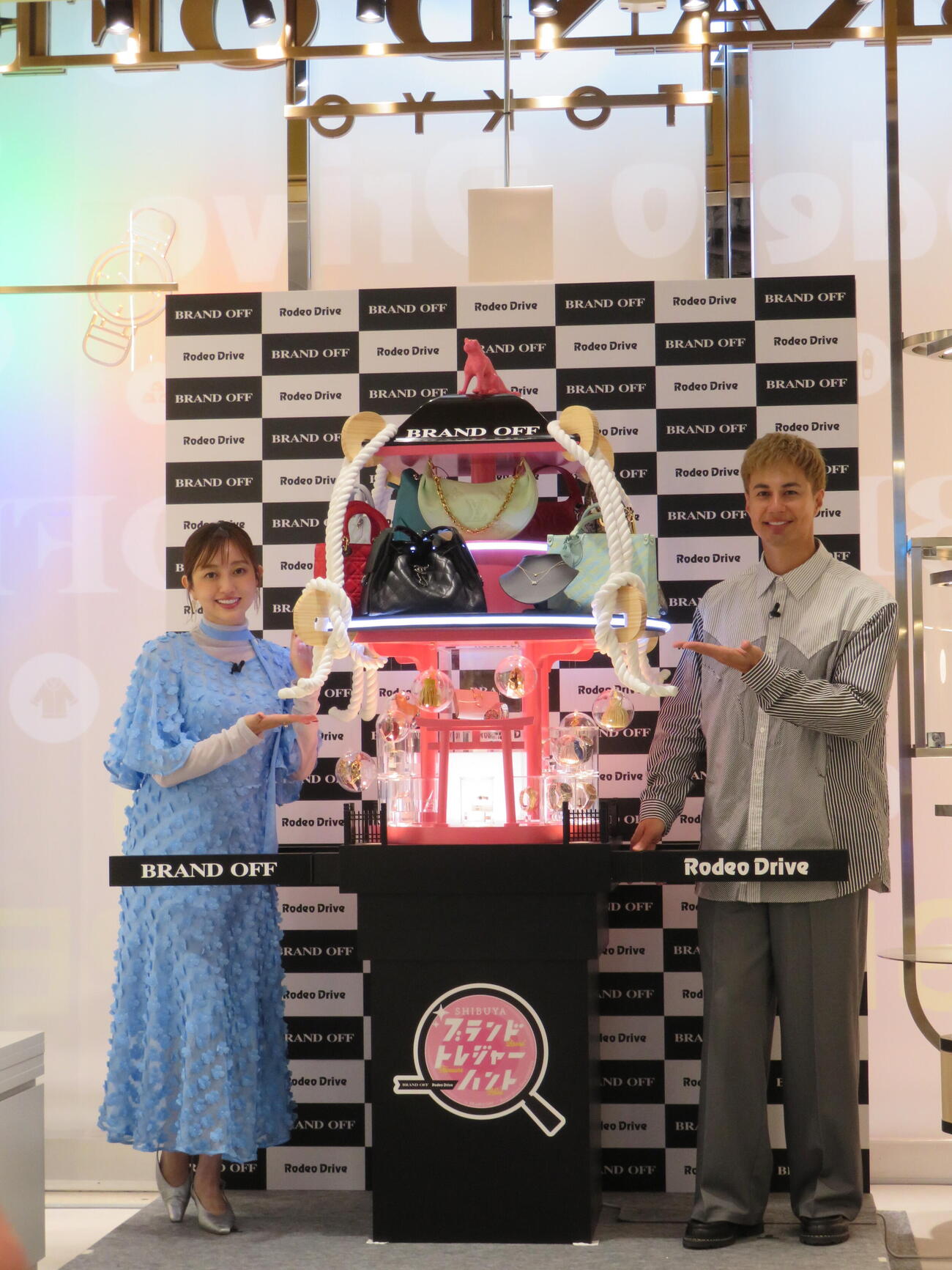 「BRAND OFF SHIBUYA」「Rodeo Drive SHIBUYA」オープニングイベントに出席した菊地亜美とユージ（撮影・村上幸将）