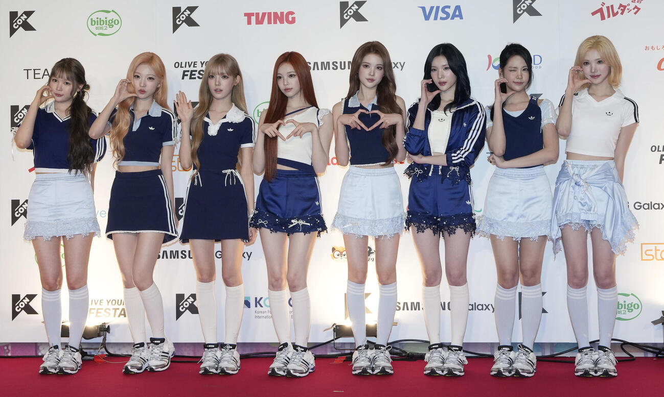 「KCON JAPAN 2026」　レッドカーペットに登場するHearts2Hearts（撮影・小島史椰）