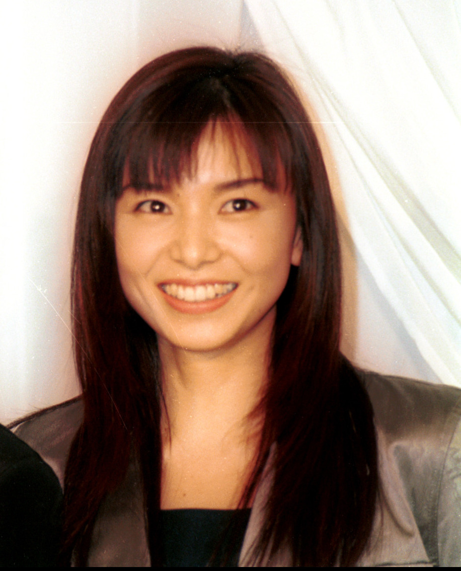 ドラマ「ロングバケーション」の企画発表会で笑顔の山口智子（1996年撮影）