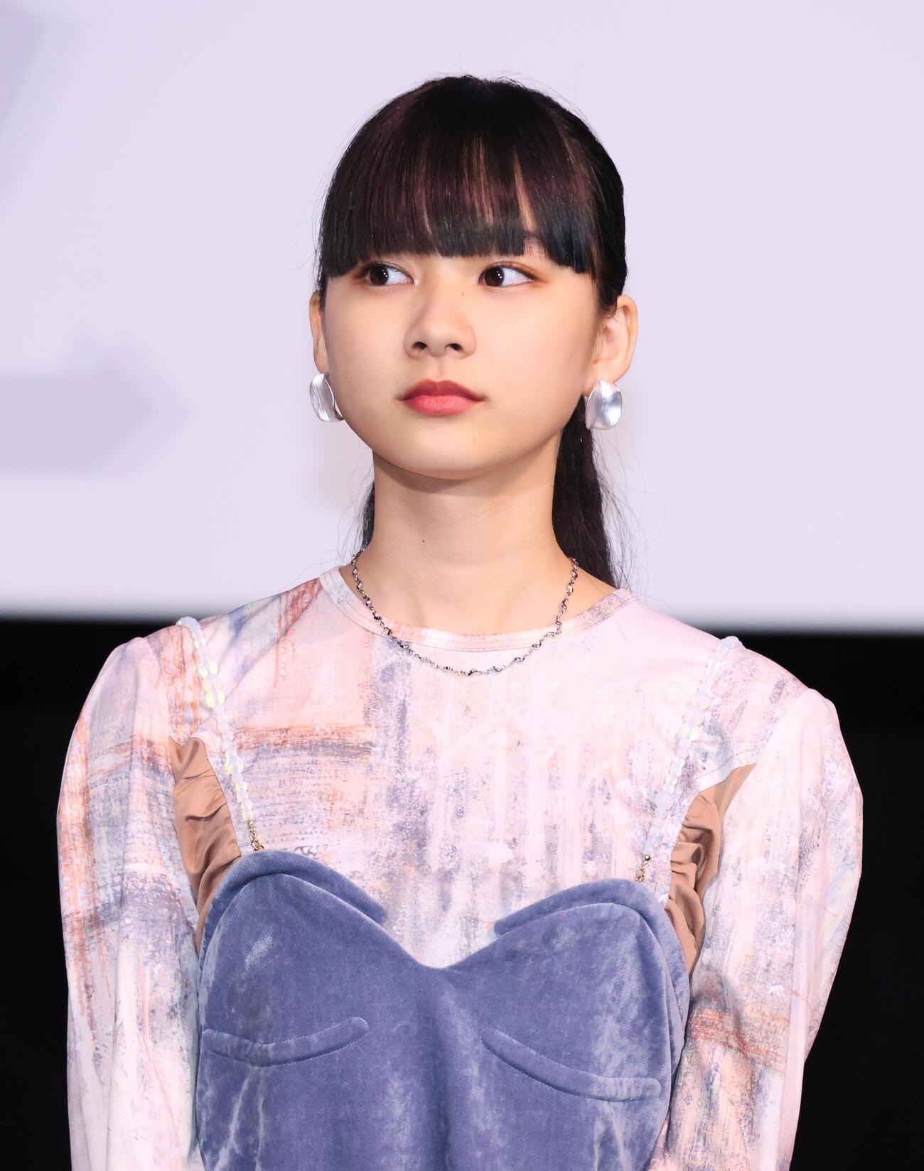 映画「未来」公開記念舞台あいさつを行う山﨑七海（撮影・中島郁夫）