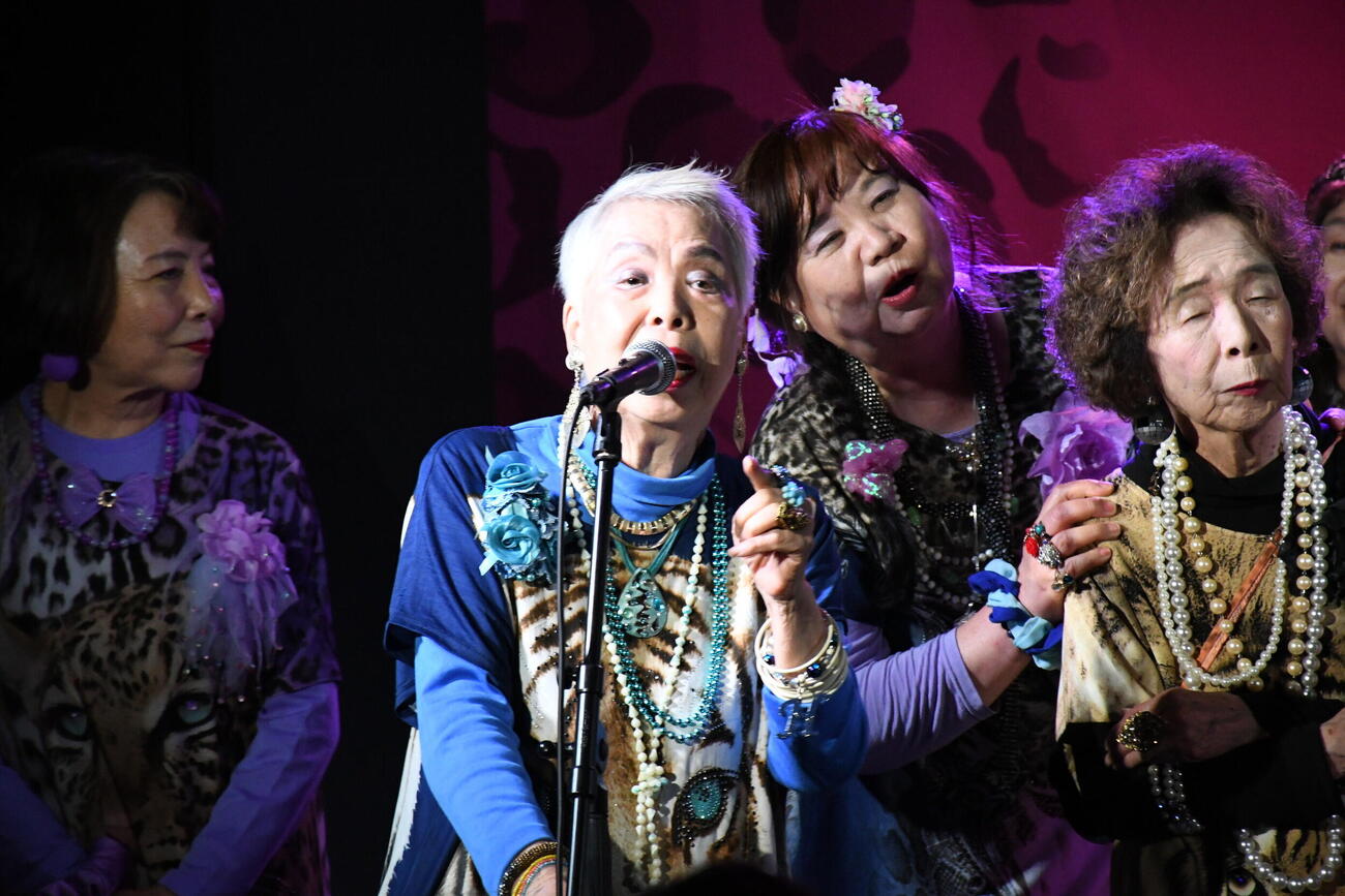 結成15周年記念ライブを開催したオバチャーンの宇口久子（撮影・阪口孝志）