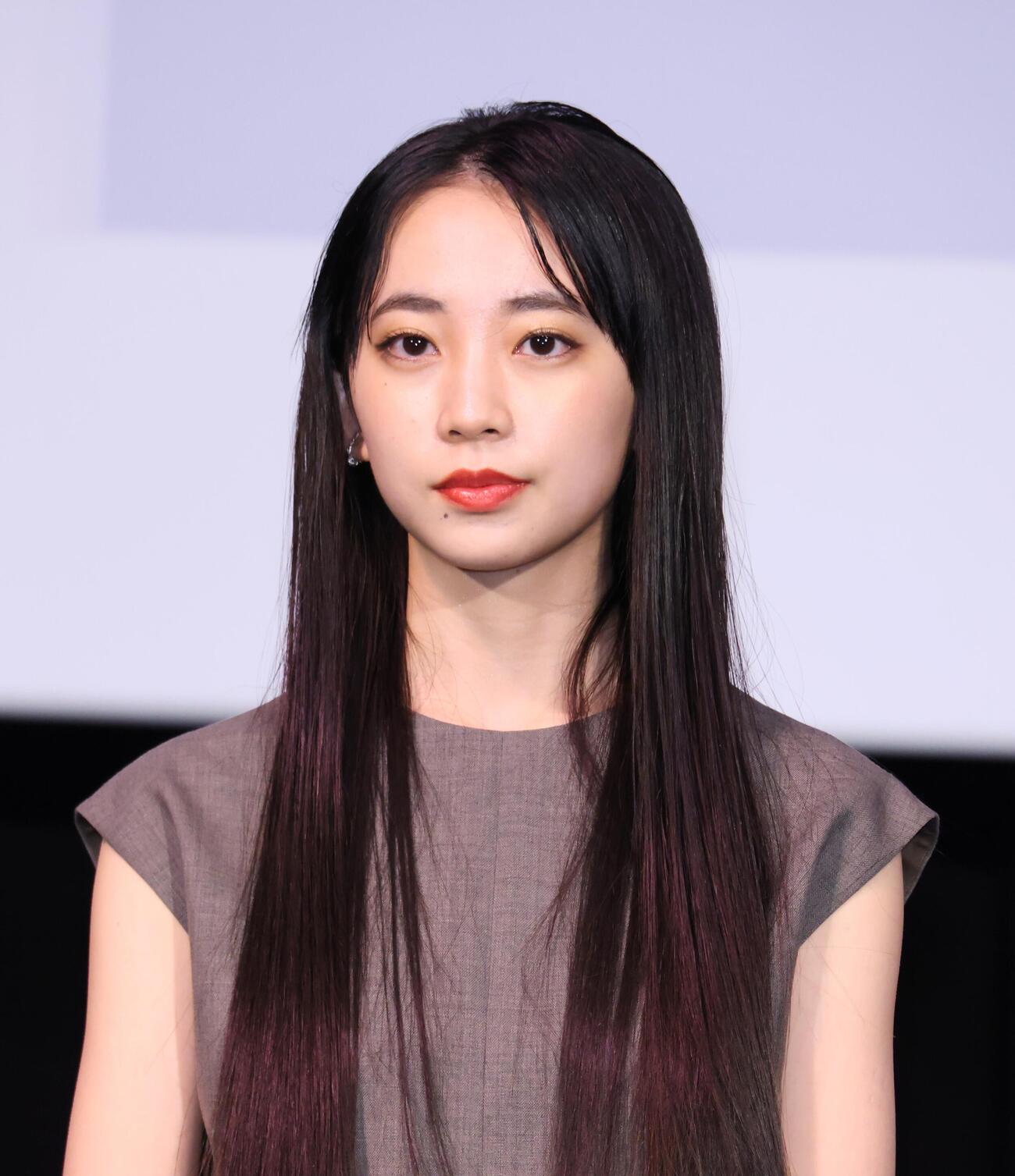 映画「未来」公開記念舞台あいさつを行う近藤華（撮影・中島郁夫）