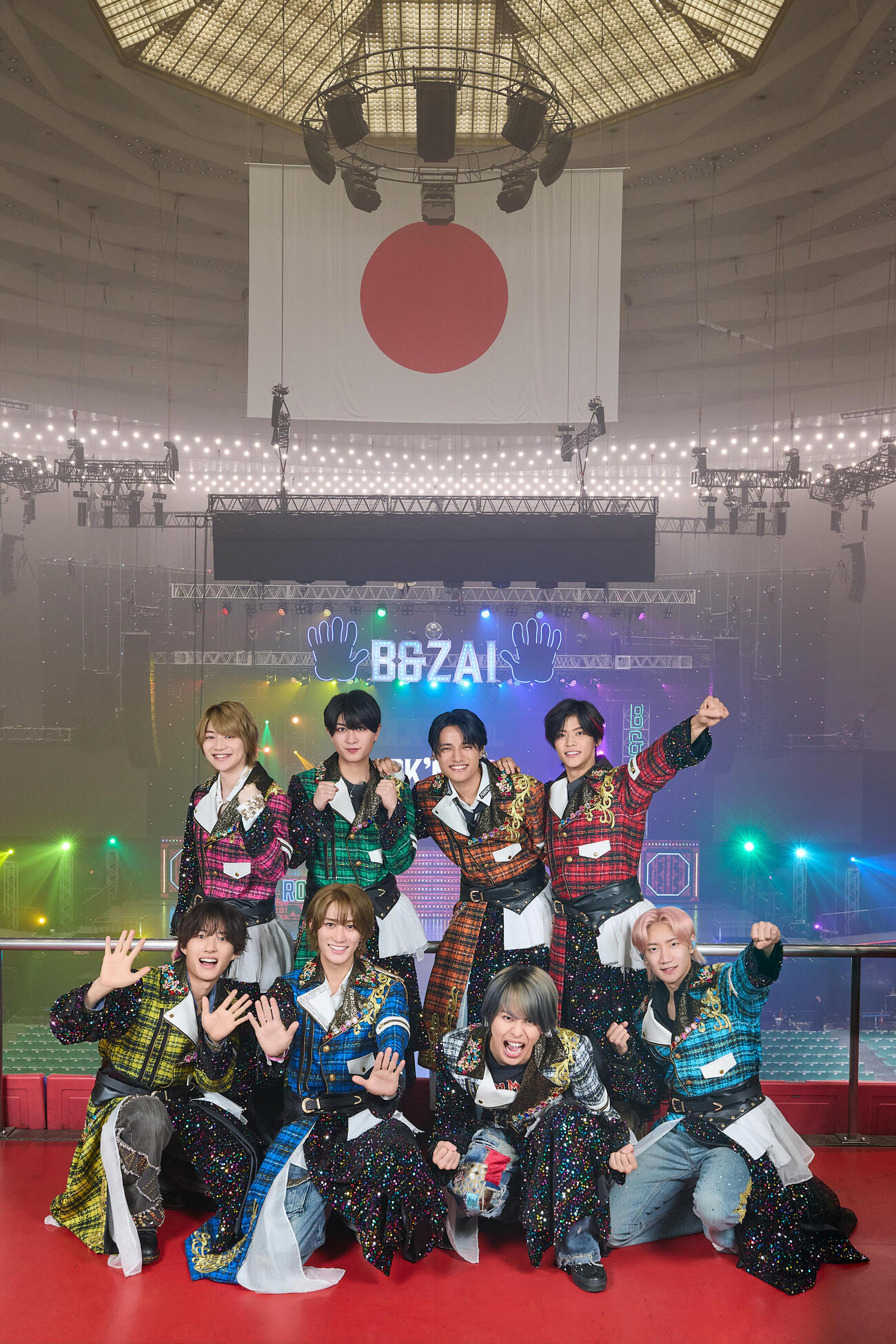 自身初の日本武道館公演を開催したB＆ZAI。前列左から稲葉通陽、橋本涼、矢花黎、川﨑星輝。後列左から今野大輝、本髙克樹、鈴木悠仁、菅田琳寧。