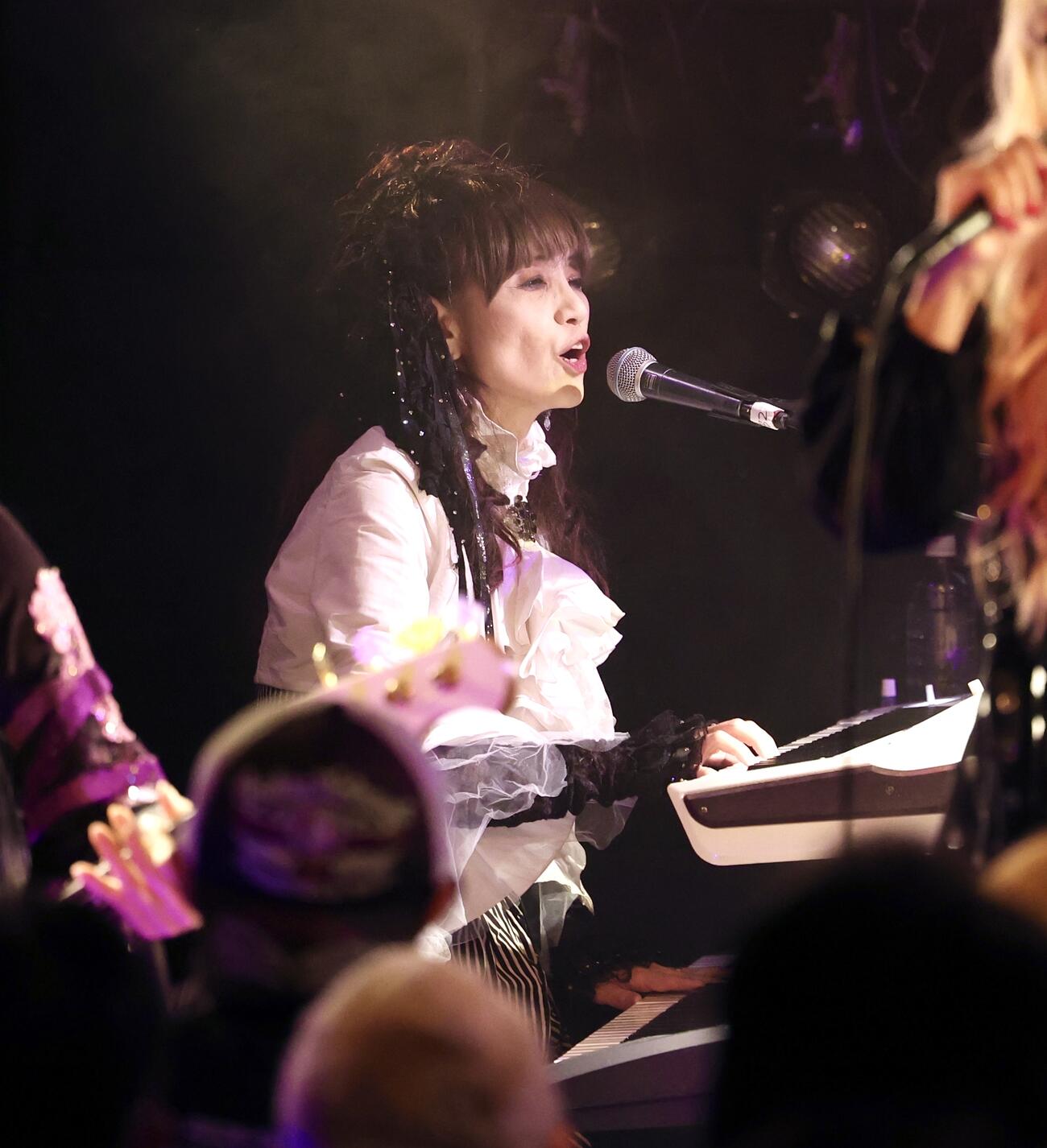 SHOW－YA 100 LIVE AGAINでパフォーマンスする中村美紀（撮影・宮地輝）