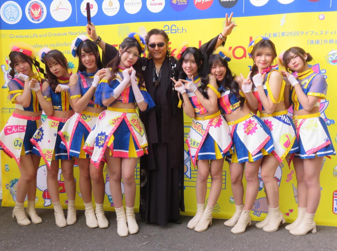 「第26回タイフェスティバル東京」で初めてステージで共演した石井竜也とBNK48