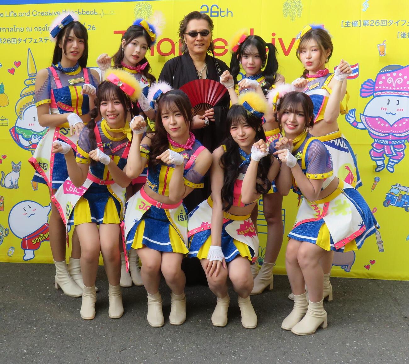 「第26回タイフェスティバル東京」で初めてステージで共演した石井竜也とBNK48