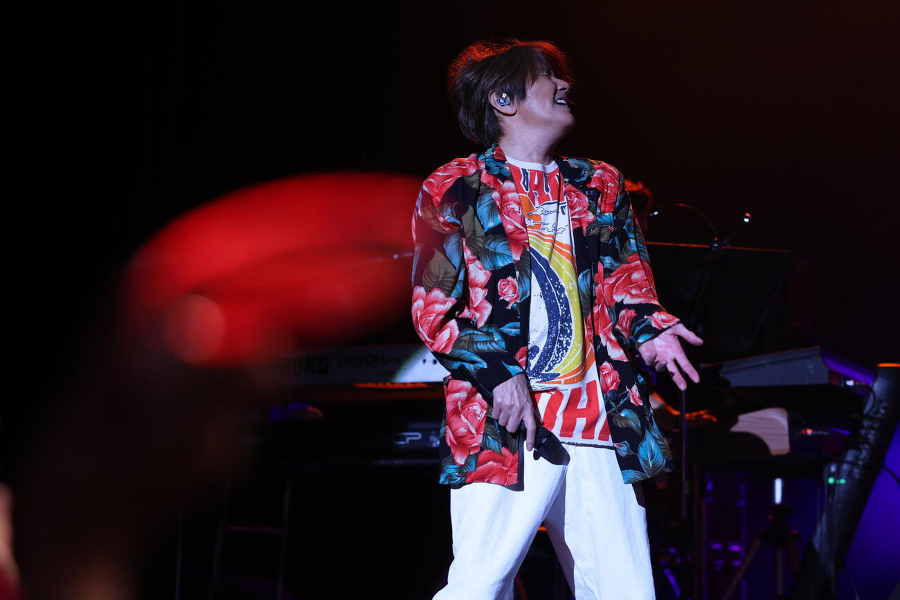 ツアー「島って行こうぜ！～おマッチしています2026！～」の石垣島公演で熱唱する近藤真彦