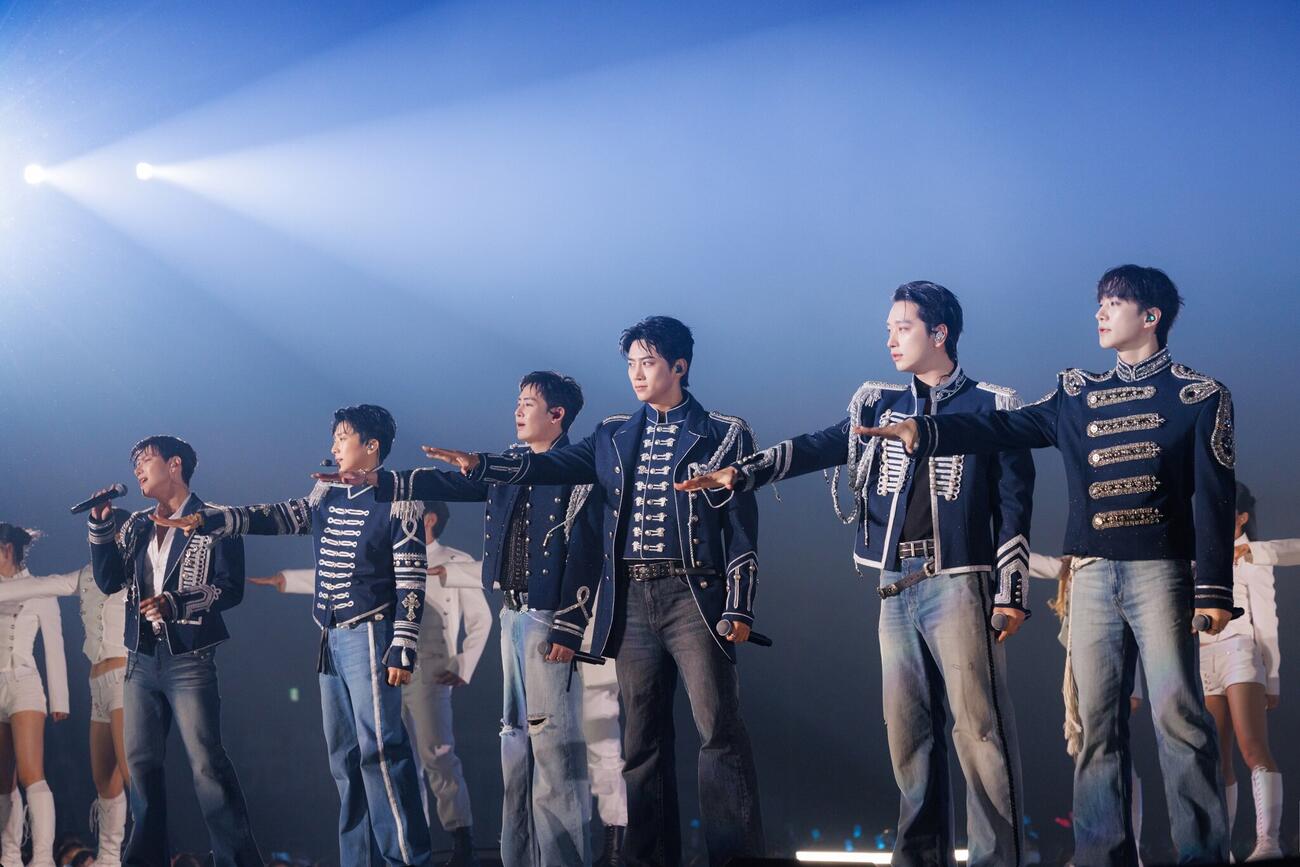 東京ドーム公演でパフォーマンスする2PM（撮影:田中聖太郎写真事務所）