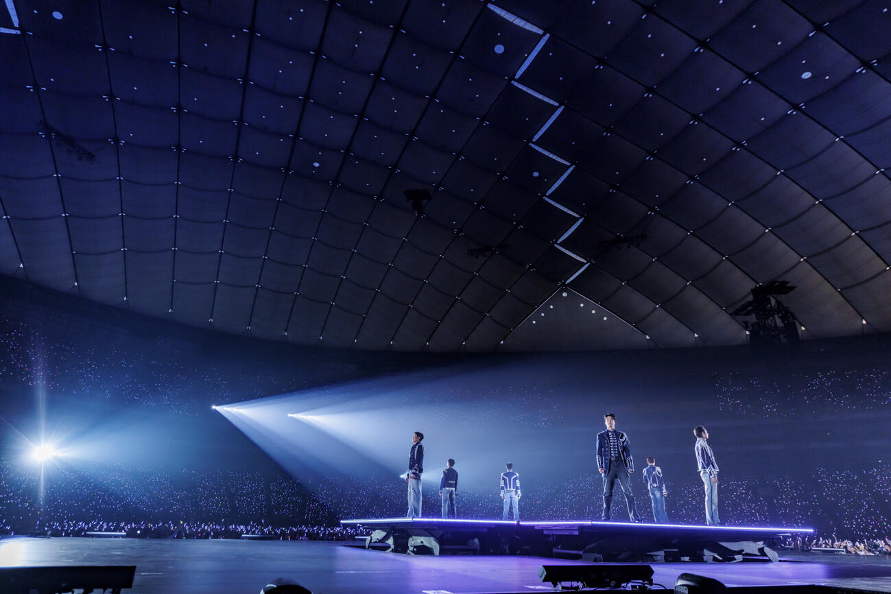 パフォーマンスする2PM（撮影:田中聖太郎写真事務所）