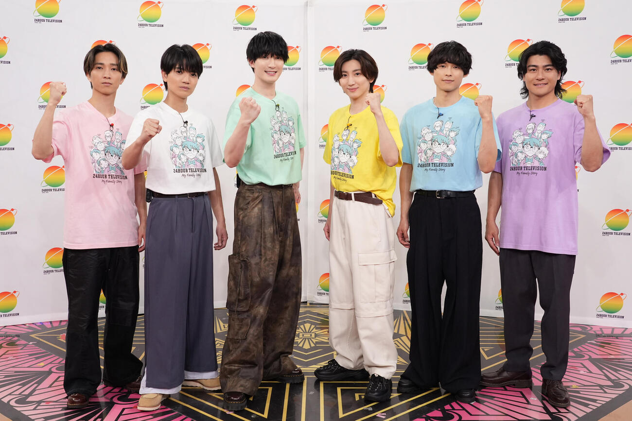 日本テレビ系「24時間テレビ49－愛は地球を救う－」チャリティーパートナーを務めるSixTONES。左から田中樹、髙地優吾、ジェシー、京本大我、松村北斗、森本慎太郎