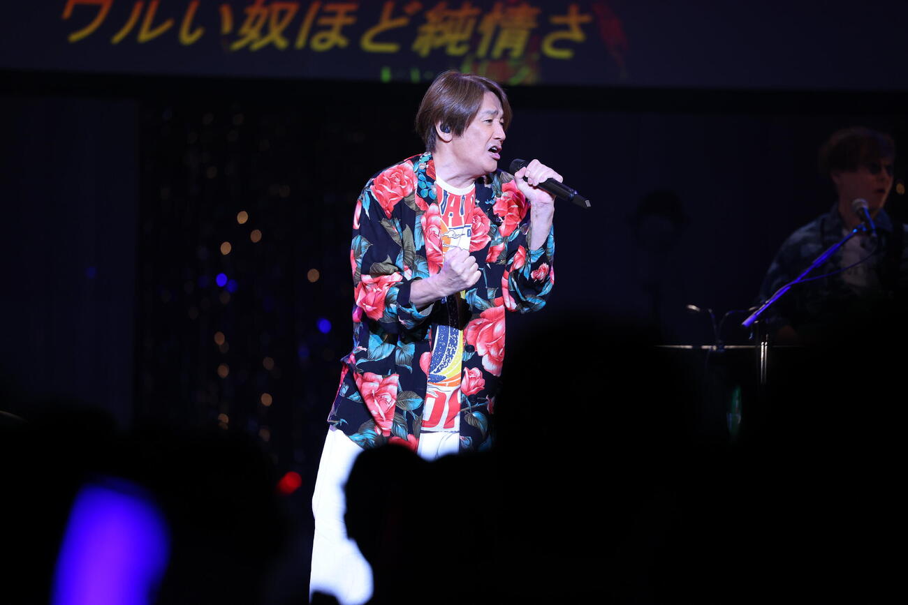 ツアー「島って行こうぜ！～おマッチしています2026！～」の石垣島公演で熱唱する近藤真彦