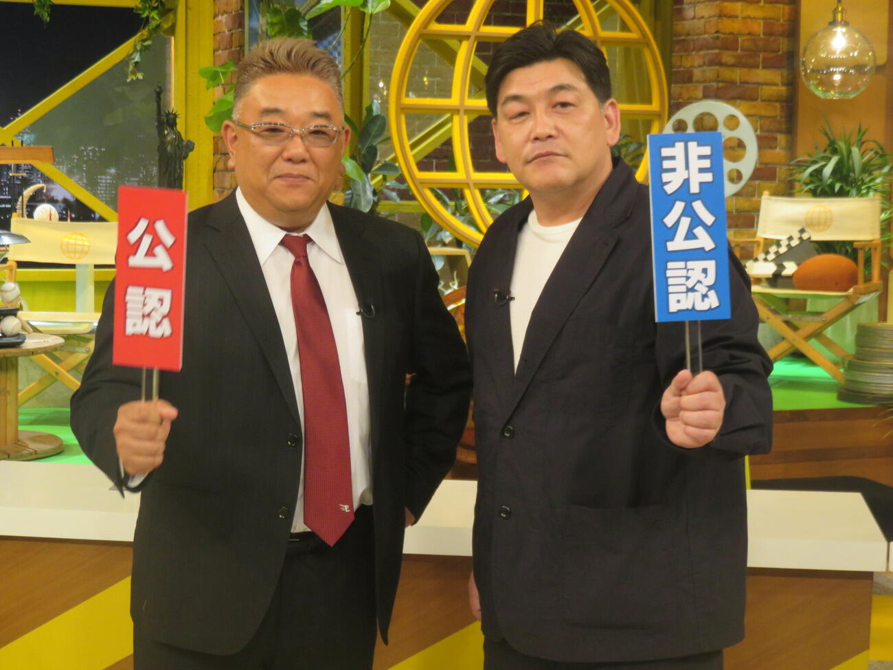 テレビ朝日系新特番シリーズ「サンドの世界笑撃映像社！」のMCを務めるサンドウィッチマンの伊達みきお（左9と富澤たけし