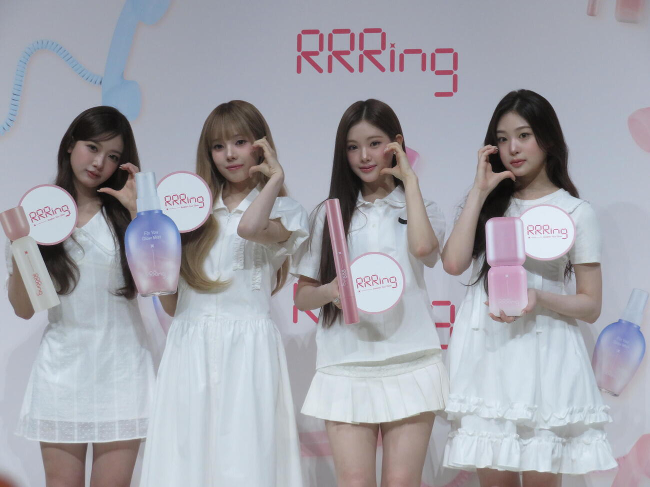ビューティーブランド「RRRing」（リリリング）の「ブランドローンチ＆ブランドアンバサダー就任発表会」に登壇したBaby DONT Cry、（左から）クミ、ミア、イヒョン、ベニ