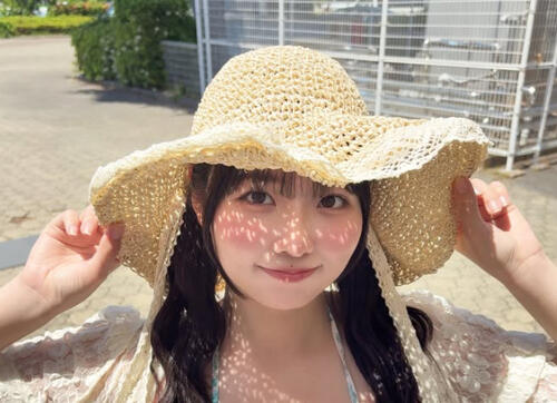 「グラビア王になる女」21歳秋田そな、色白バスト輝くビキニ姿に「目線が胸に」