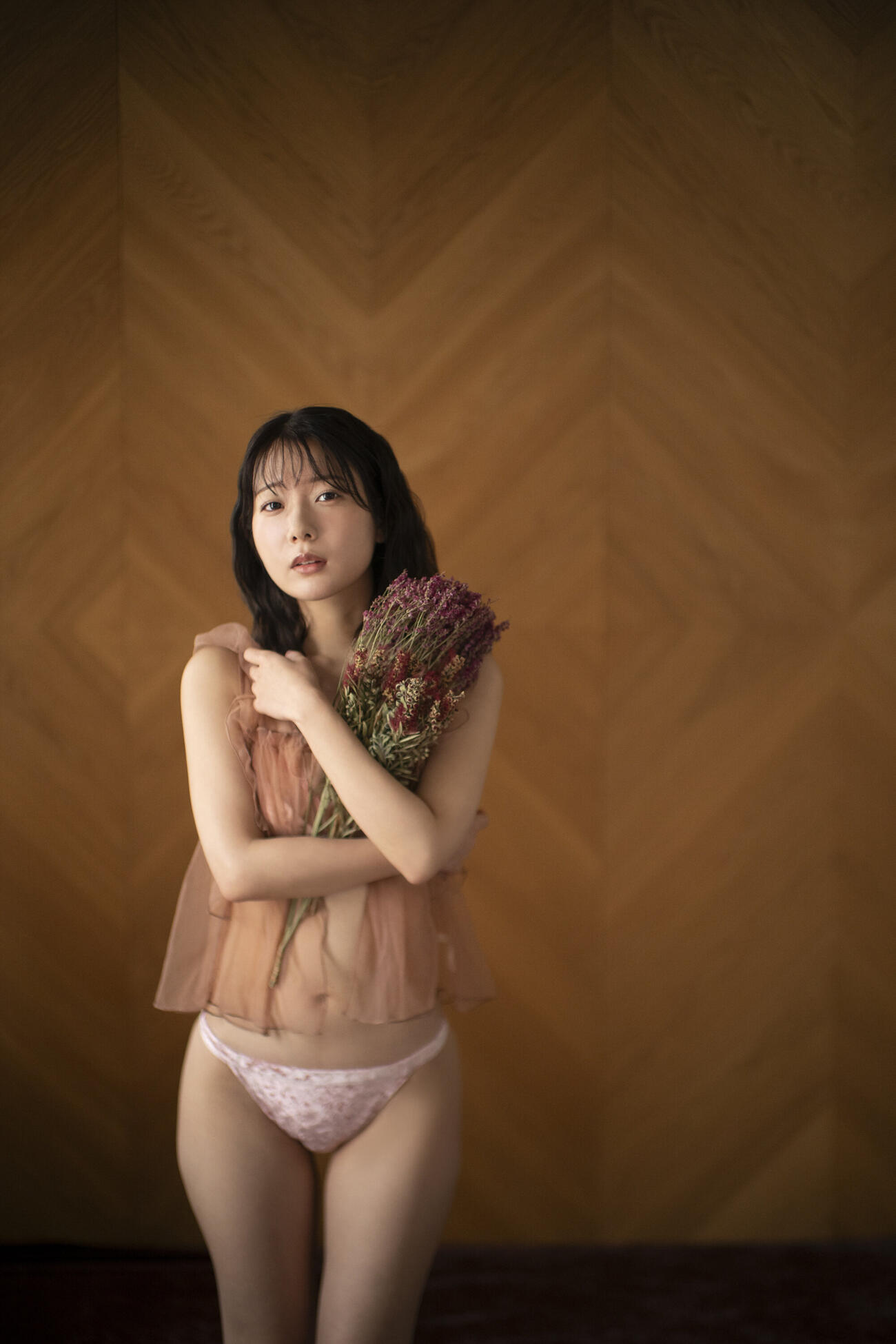 デジタルフォトブック「奥ゆい　みんなの奥さん、陽気に咲きました」のカット　撮影／佐藤佑一