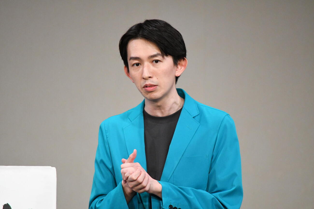 「よしもとピン芸人倶楽部シアター」に出演した真輝志（撮影・阪口孝志）
