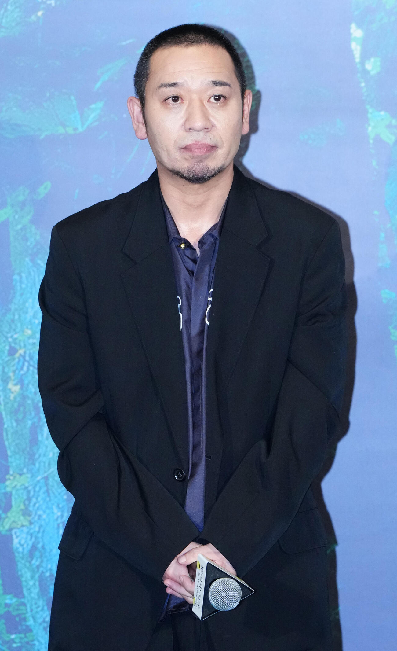 映画「箱の中の羊」完成披露試写会前、舞台あいさつを行う千鳥の大悟（撮影・江口和貴）