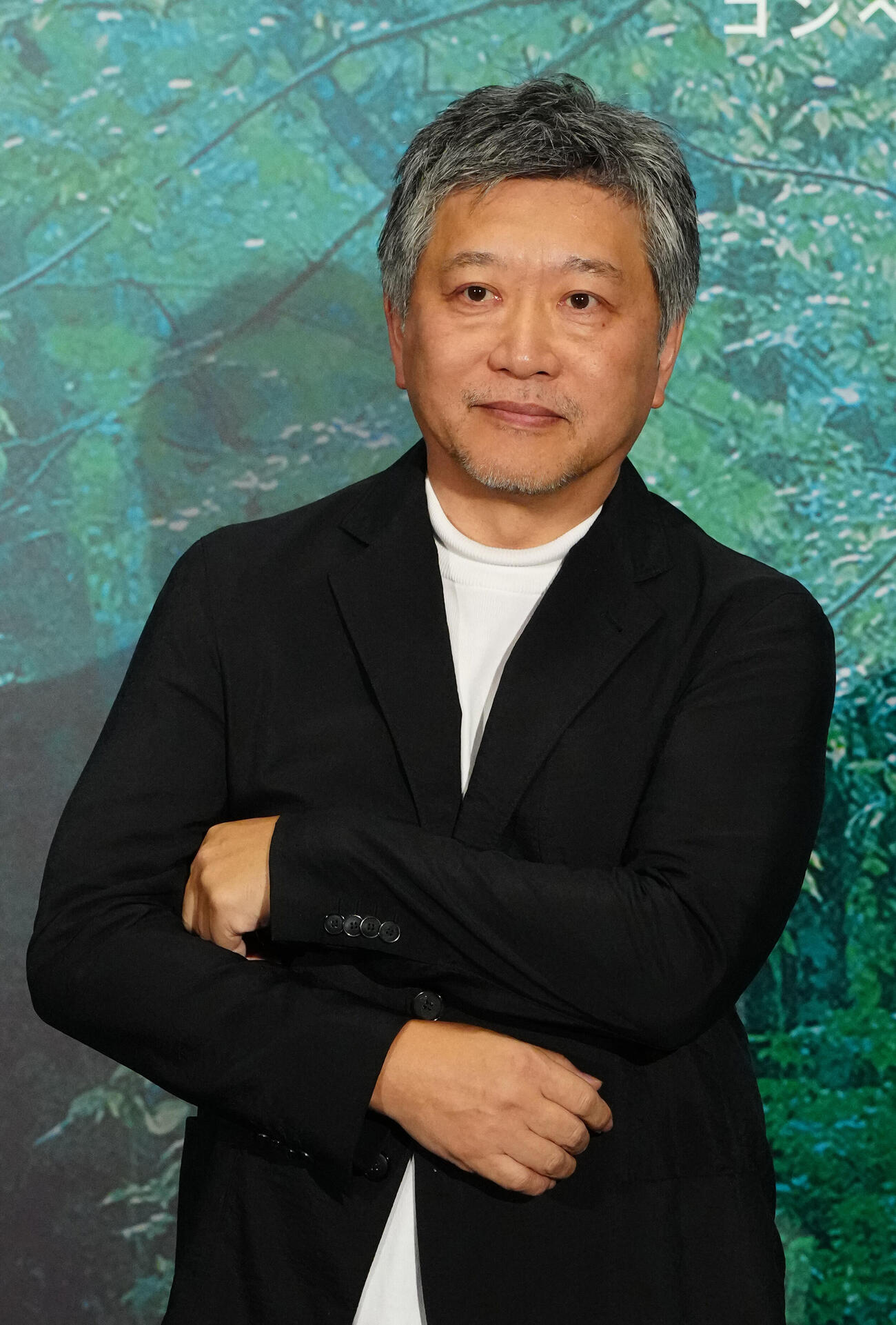 映画「箱の中の羊」完成披露試写会前、舞台あいさつを行う是枝裕和監督（撮影・江口和貴）