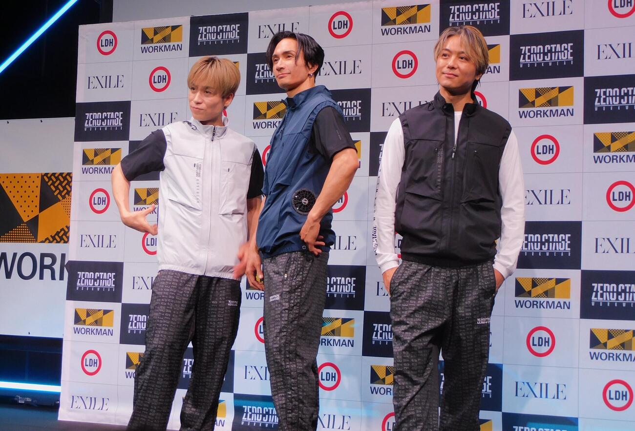 WORKMAN「ZERO－STAGEファンウェア新CM発表会」に登壇した左からTETSUYA、橘ケンチ、TAKAHIRO