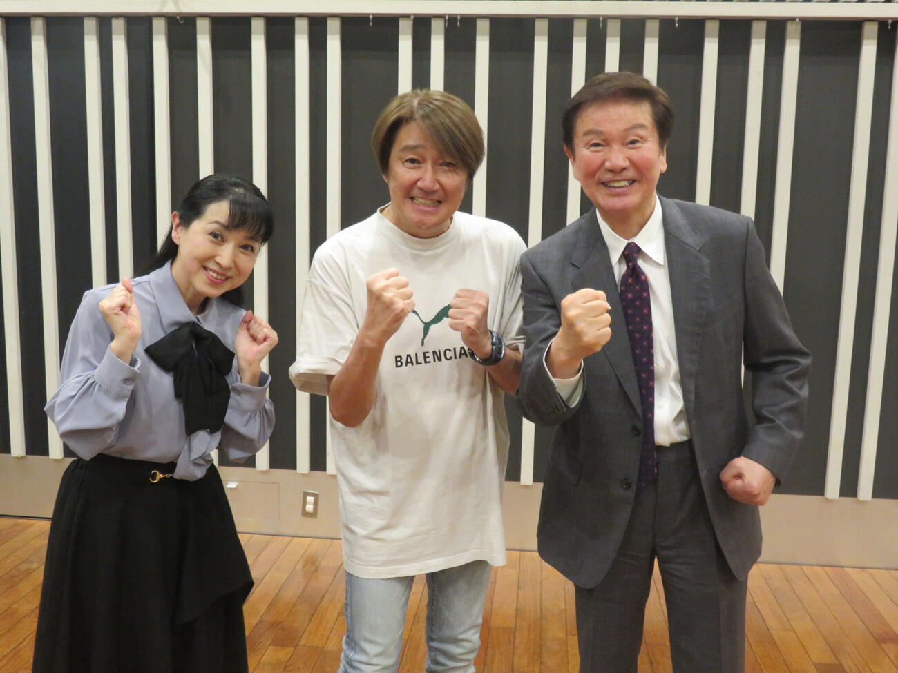 ニッポン放送「森田健作　青春の勲章はくじけない心　増刊号」の収録に参加した、左から西村知美、近藤真彦、森田健作
