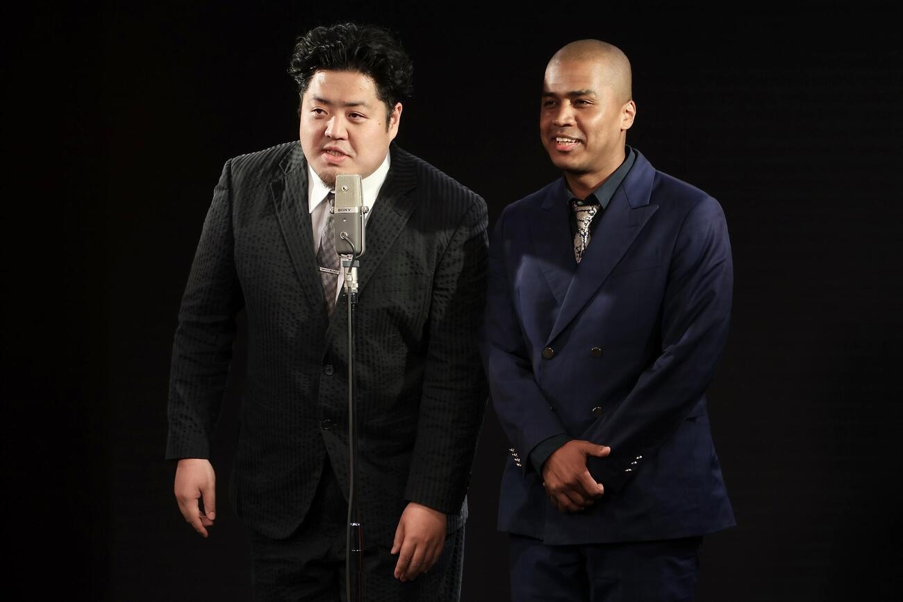 太田プロライブ月笑2026で最多連勝記録タイとなる4連勝を達成したセンチネルの大誠（左）とトミサット