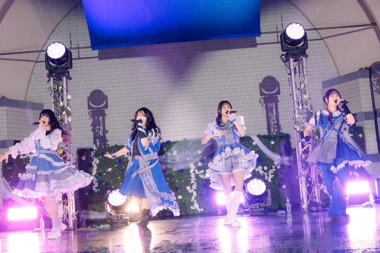 代々木公園野外ステージで野外ワンマンライブを行ったCYNHN（スウィーニー）