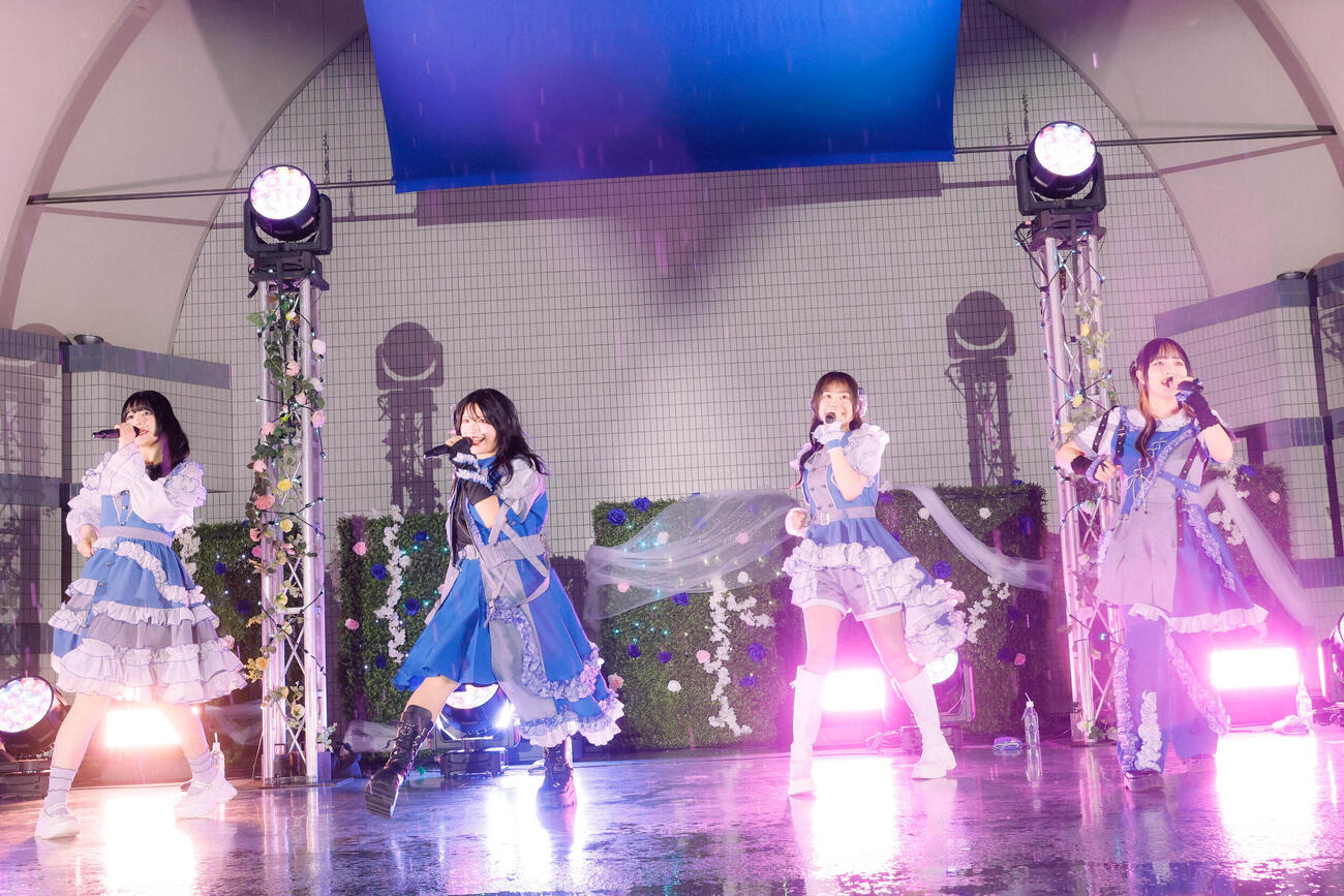 代々木公園野外ステージで野外ワンマンライブを行ったCYNHN（スウィーニー）