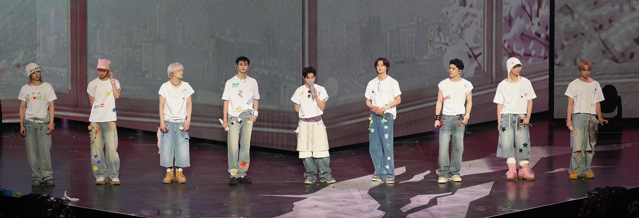 「2026＆TEAM CONCERT TOUR BLAZE THE WAY」　アジアツアーをスタートし、パフォーマンスを披露する＆TEAM。左からFUMA、EJ、YUMA、JO、HARUA、K、MAKI、NICHOLAS、TAKI（撮影・小島史椰）