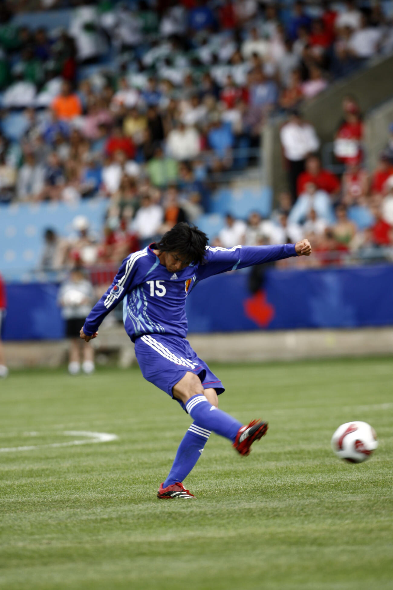 07年7月、U−20W杯スコットランド戦でゴールを決める青山隼