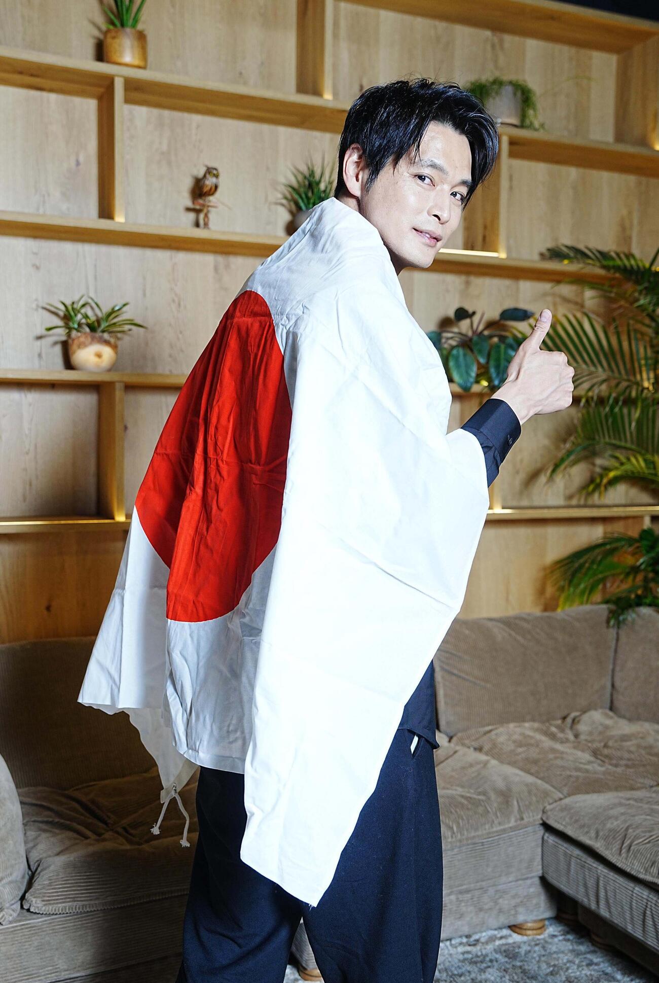 サッカーW杯北中米大会を展望したSHOWーWA青山隼。元Jリーガータレントも日本代表の活躍に太鼓判を押した（撮影・小沢裕）