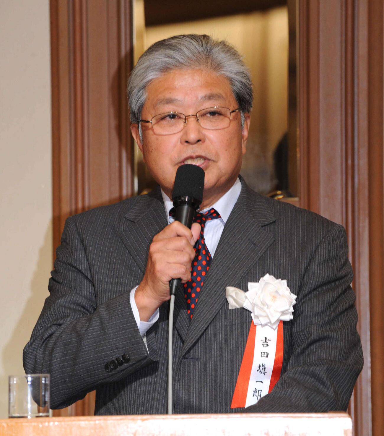 吉田填一郎アナウンサー（11年12月16日撮影）