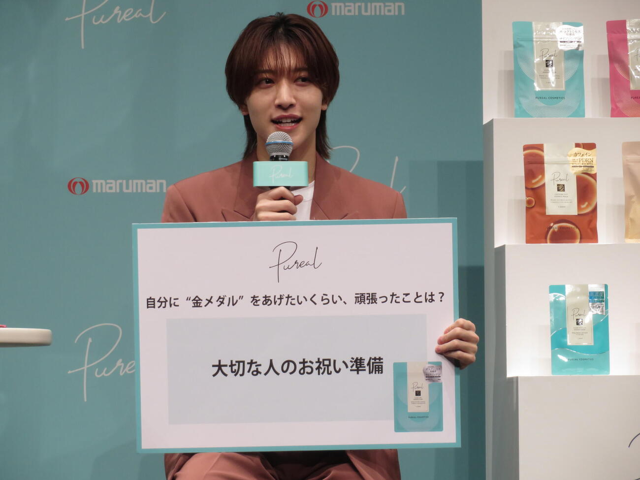 化粧品ブランド「Pureal」TVCM制作記者発表会に登壇した中村嶺亜