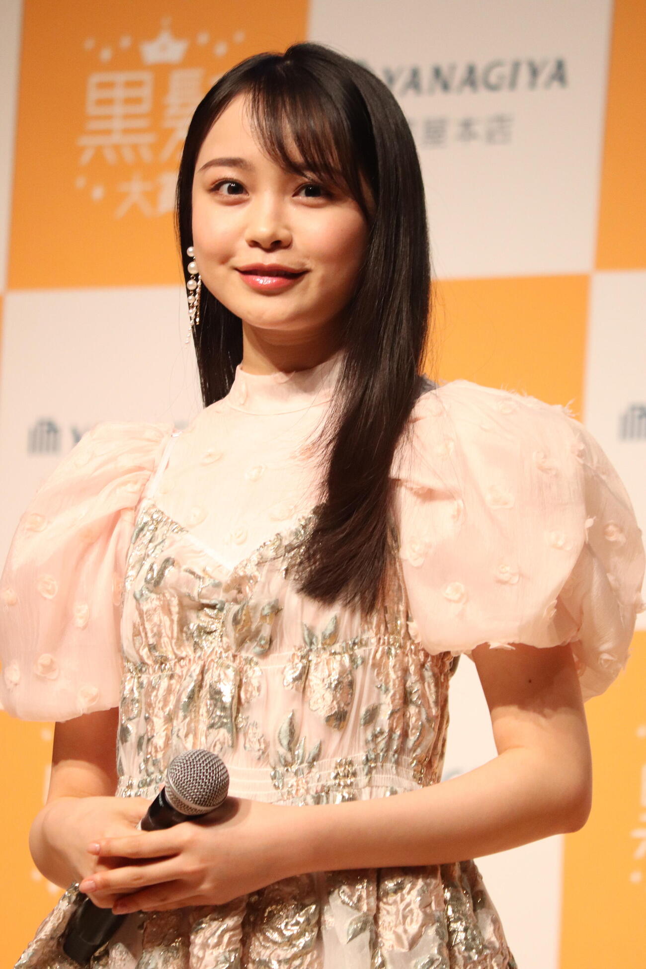 「柳屋あんず油」Presents第9回「黒髪大賞」授与式にプレゼンターとして登壇した林芽亜里