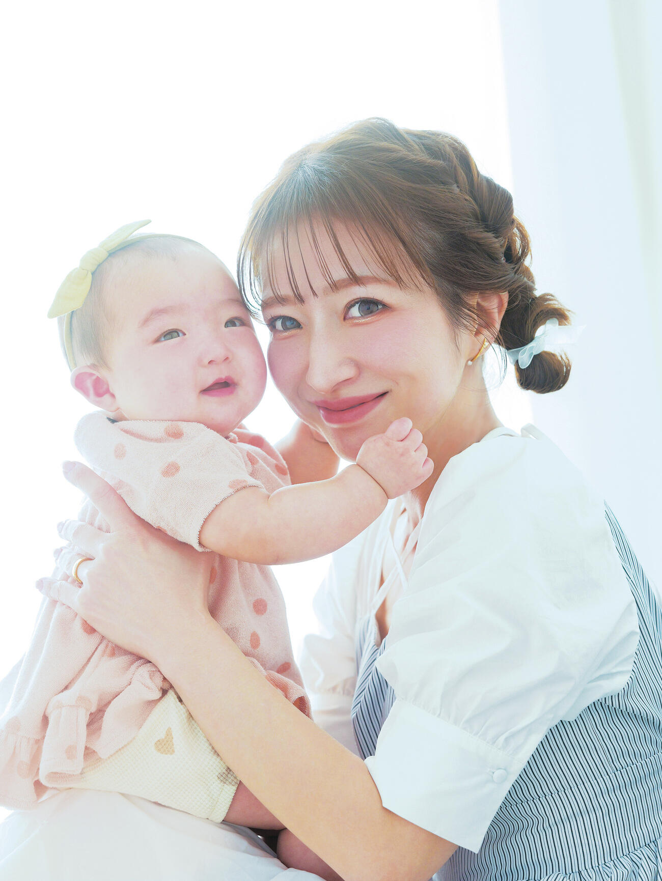 「ひよこクラブ」に登場する辻希美と第5子の夢空ちゃん