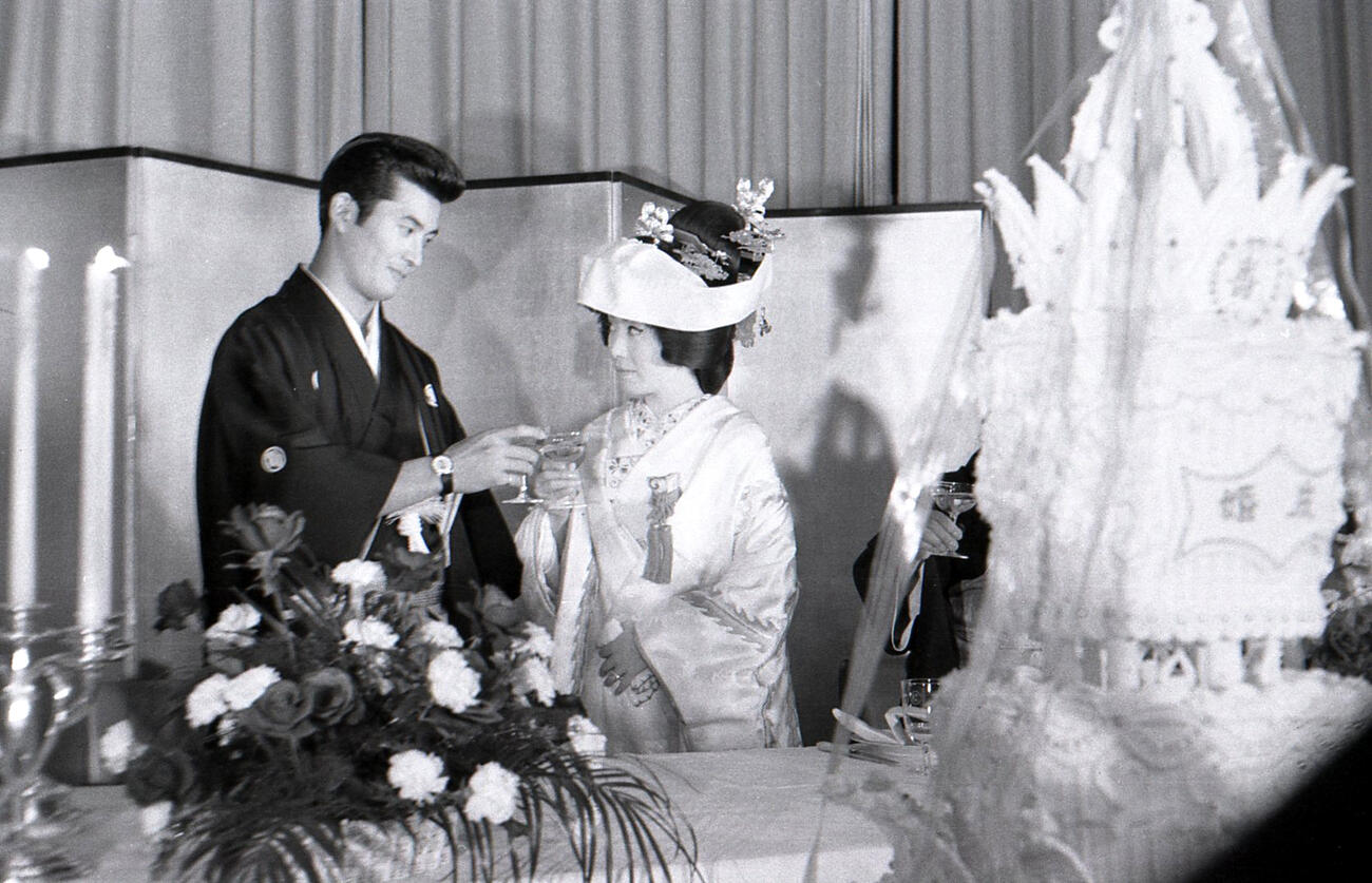 結婚披露宴に臨む小林旭と美空ひばり（1962年11月撮影）