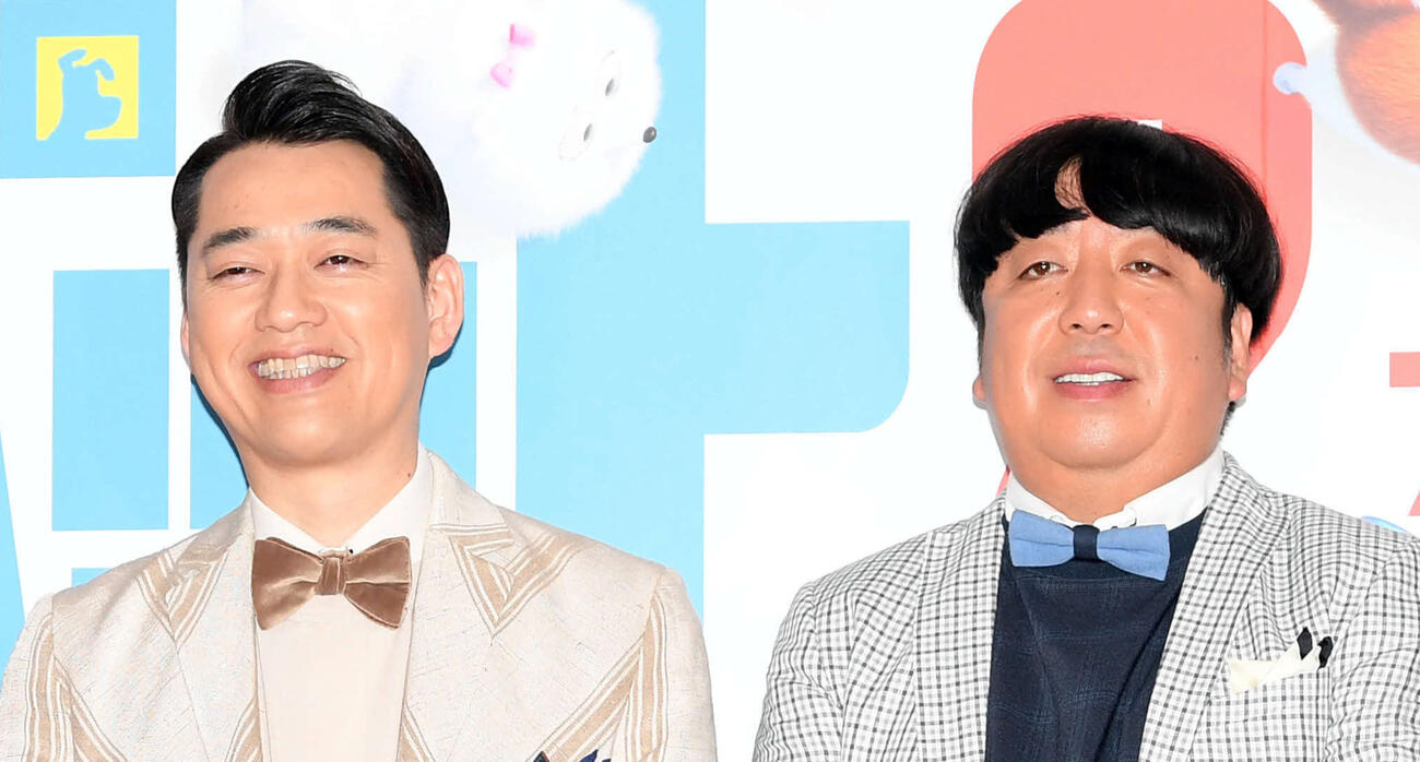 バナナマンの設楽統（左）と日村勇紀（2019年7月撮影）