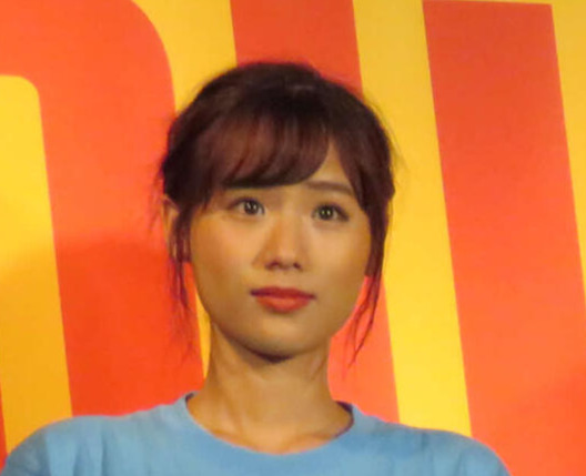 秋山ゆずき（2019年撮影）